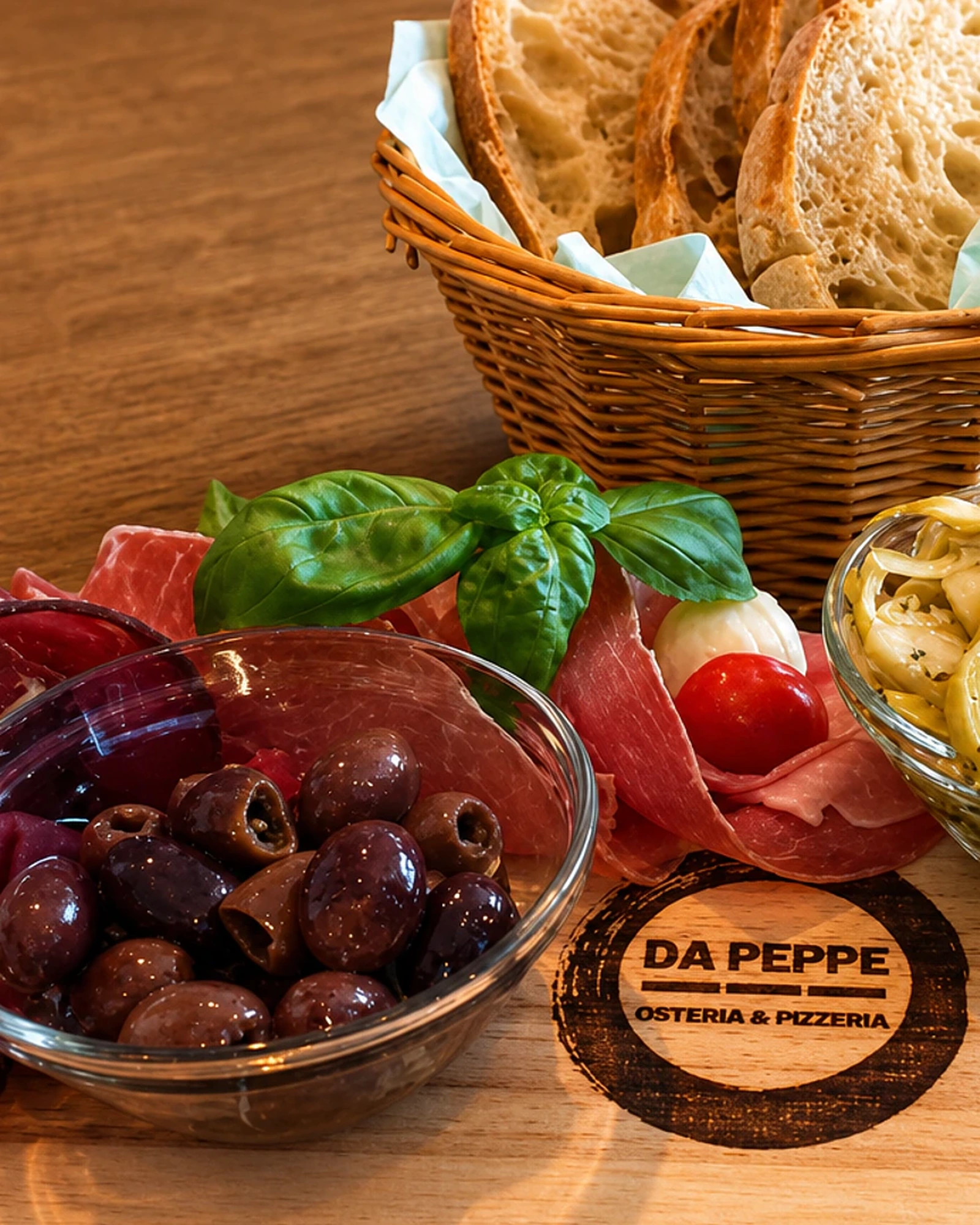 Antipasti-Platte mit italienischen Vorspeisen bei Da Peppe